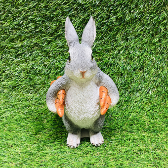 Фигура садовая Зайка несёт морковь